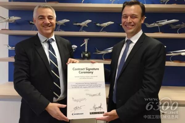 巴西航空工業荷蘭公司合同管理經理Eduardo Marchese Ribeiro先生與利勃海爾-宇航與運輸有限公司客戶服務部門銷售與市場部負責人Thierry Gourmanel先生（左）在合同簽字儀式上。