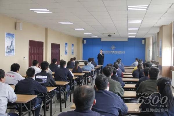 公司副總經理、安全總監李楊軍講話