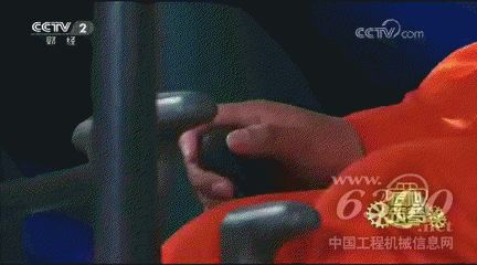 這撥操作666！力大無窮的挖掘機在他手中靈活無比！可將螺母當積木！