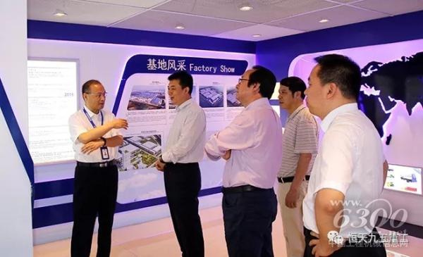 李曉紅一行參觀了國機重工集團展覽室