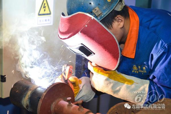 方圓集團派出的28名選手由于準備充分，經過緊張的角逐，選手們順利完成了理論和實際操作考試