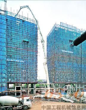 CIFA58米泵車在九州水仙公館進行封頂混凝土澆筑施工