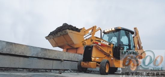 凱斯580M 挖掘裝載機工作現場