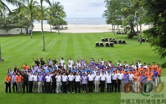 “2011年 現代挖掘機(中國) 代理商營銷年會”圓滿結束