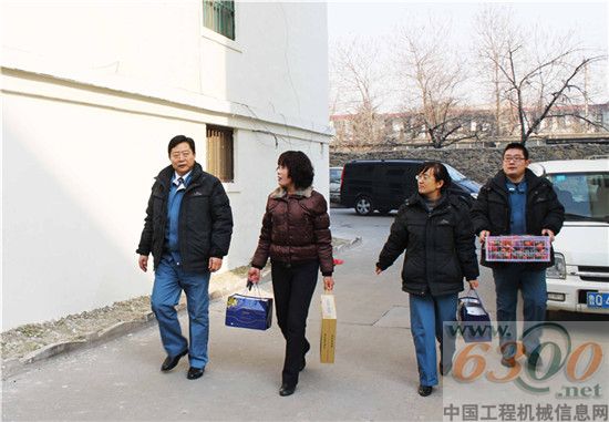 山重建機公司春節前走訪慰問駐外人員家屬