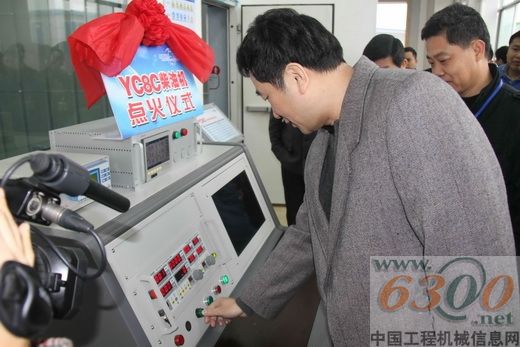 晏平為YC8C柴油發動機點火