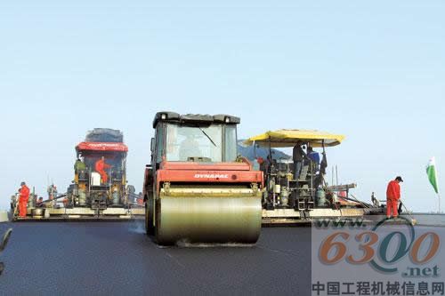 戴納派克助力青島海灣大橋路面鋪裝工程
