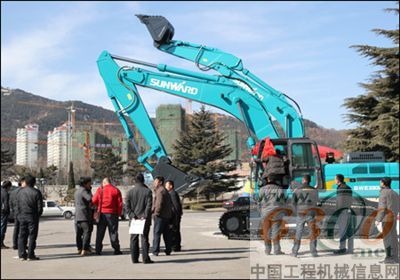 山河智能挖掘機煙臺訂貨會現場