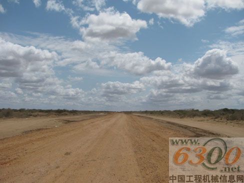 施工公路兩側