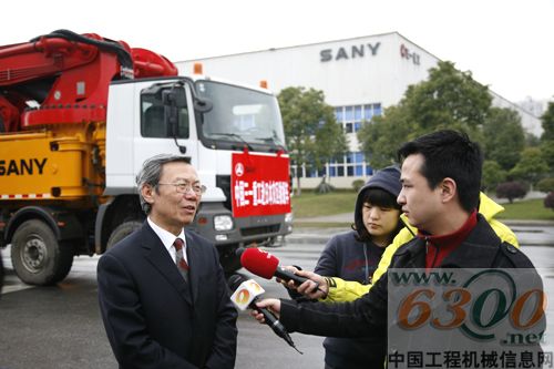 三一集團副總裁何真臨出席發車儀式