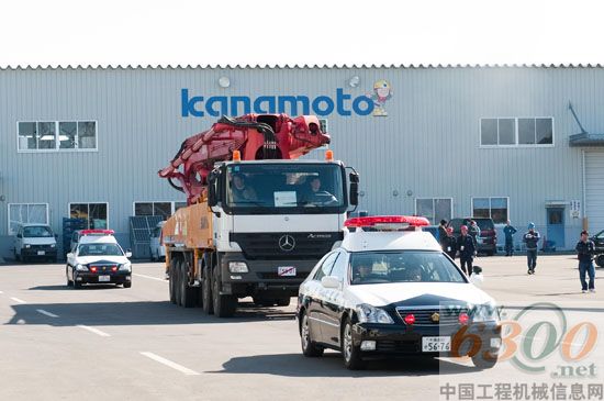 3月27日上午，泵車出發前往福島核電站
