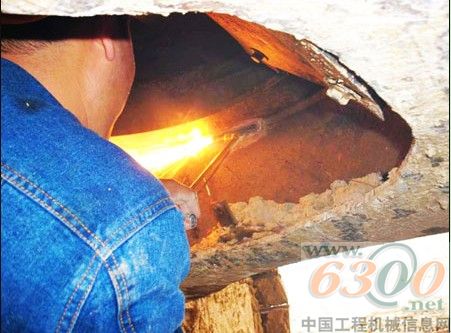 認真工作的三一服務工程師