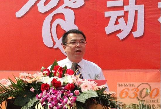 柳工股份國內營銷事業部副總經理杜丹致辭