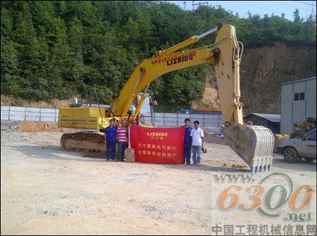 力士德,挖掘機,服務