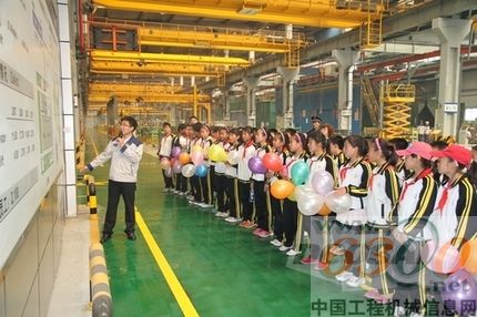 HR Team愛心火炬點燃八小師生熱情