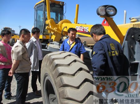 徐工筑路：將“服務經”送至天山南北