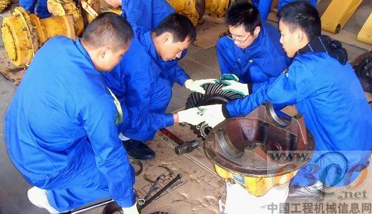 力士德公司舉辦2012年第二期裝載機、壓路機服務工程師高級培訓班