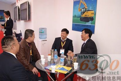 山東沃爾華工程機械有限公司驚艷亮相上海寶馬展