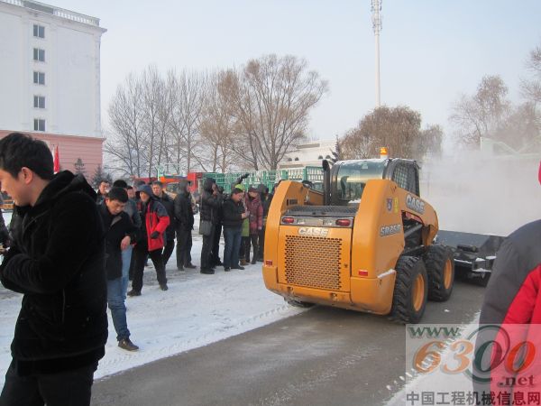 凱斯,工程機械,清雪設備,市政清雪,道路清雪,,滑移裝載機,斜角清雪器,破冰器,液壓吹雪機